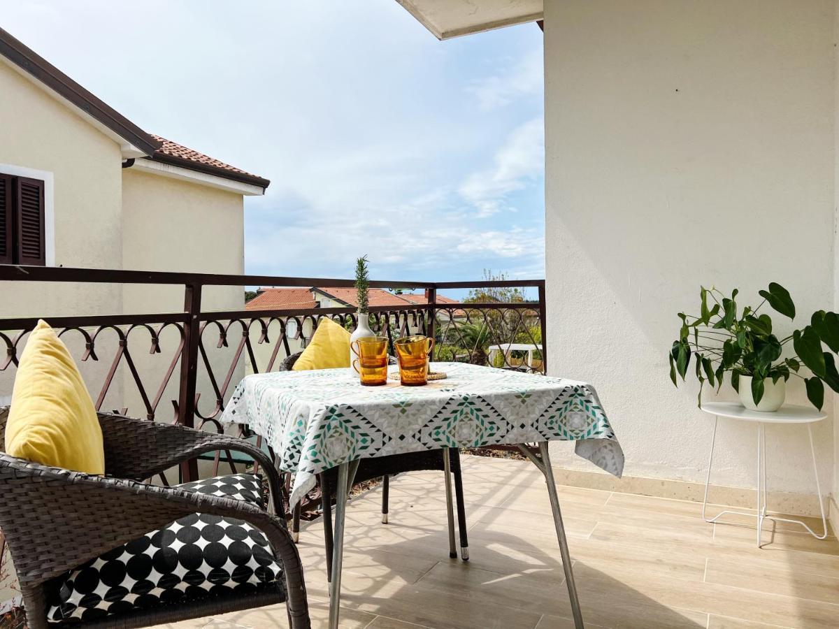 Apartments Valerian Novigrad Istria Eksteriør billede